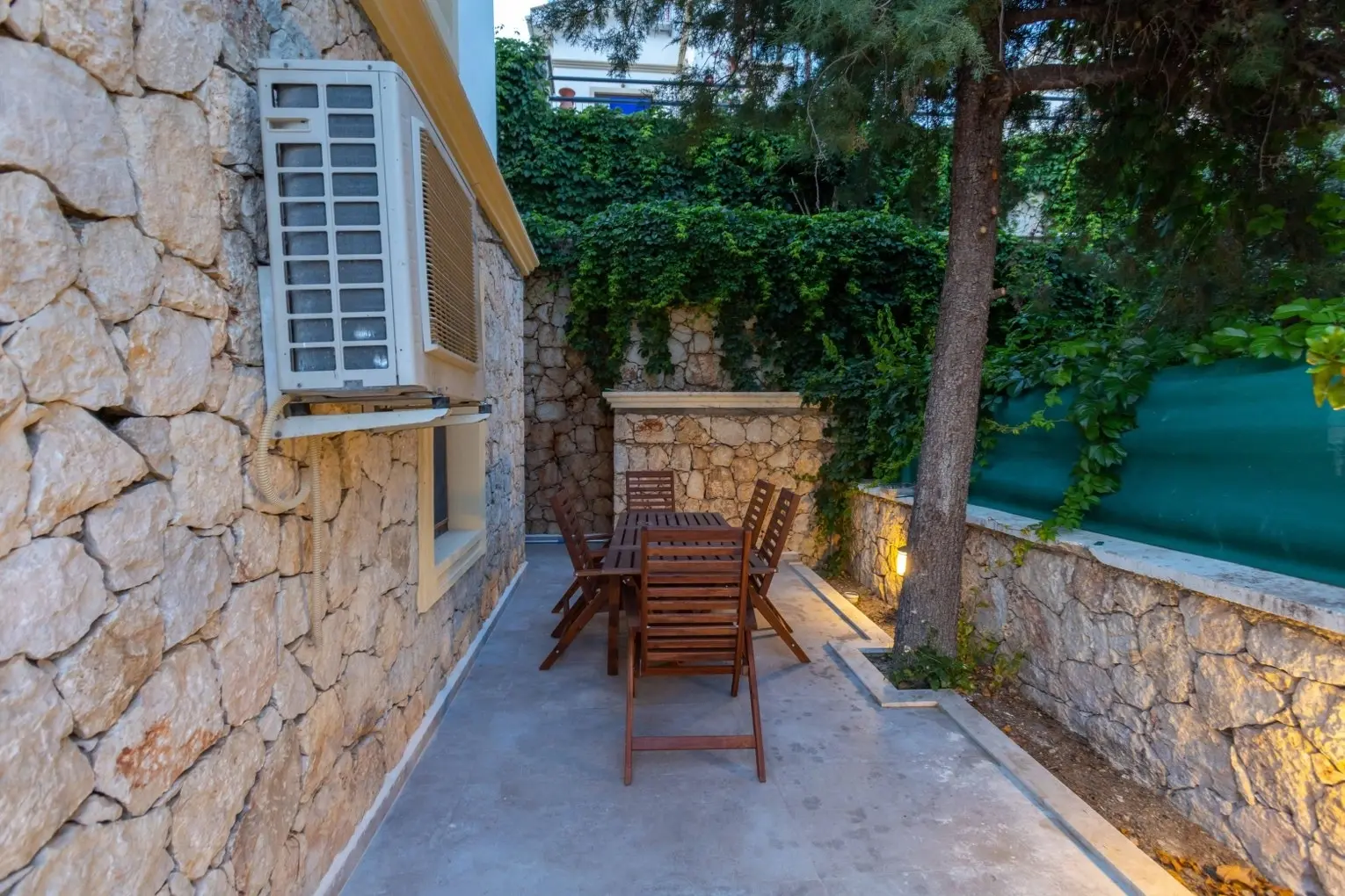 Property in Kalamar